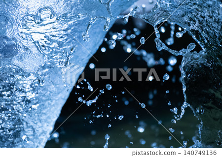 噴水和水滴 140749136