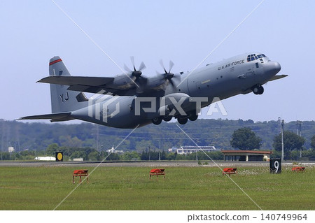 橫田空軍基地 C-130大力士運輸機 140749964