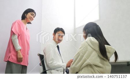 Hospital, doctor, elementary school student image Hospital, doctor, elementary school student image 140751137