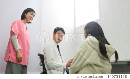 Hospital, doctor, elementary school student image Hospital, doctor, elementary school student image 140751138