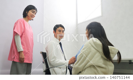 Hospital, doctor, elementary school student image Hospital, doctor, elementary school student image 140751144