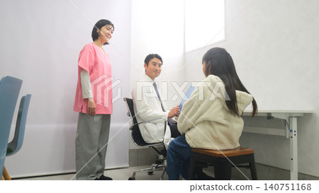 Hospital, doctor, elementary school student image Hospital, doctor, elementary school student image 140751168