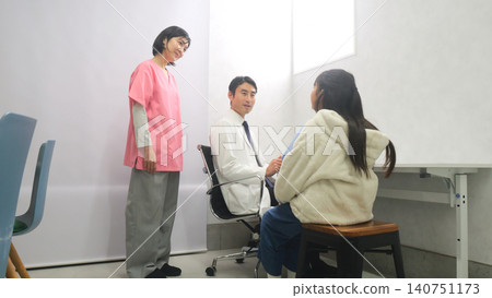 Hospital, doctor, elementary school student image Hospital, doctor, elementary school student image 140751173