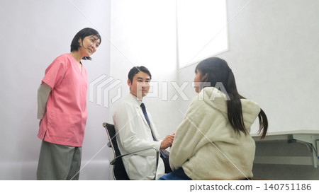 Hospital, doctor, elementary school student image Hospital, doctor, elementary school student image 140751186