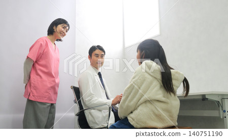 Hospital, doctor, elementary school student image 140751190