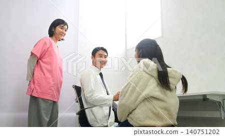 Hospital, doctor, elementary school student image Hospital, doctor, elementary school student image 140751202