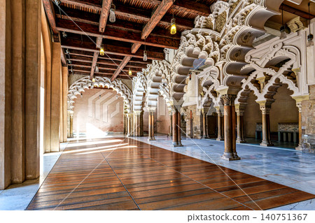 Moorish-Taifa halls in fortified medieval Aljaferia Palace in Za Moorish-Taifa halls in fortified medieval Aljaferia Palace in Za 140751367