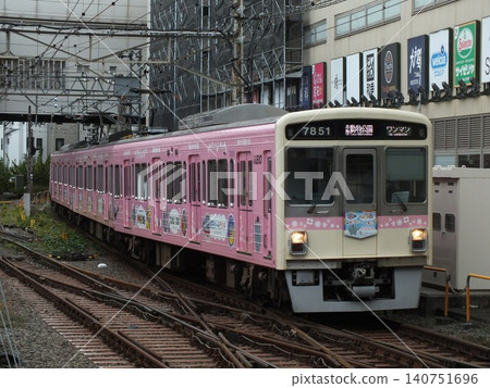 京王電鐵7000系列7801號列車「兒童樂園玉堂列車」(攝於高畑不動站) 京王電鐵7000系列7801號列車「兒童樂園玉堂列車」(攝於高畑不動站) 140751696