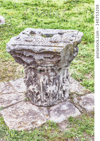 Roman ruins of Corinthian columns on Palatine Hill, Rome, Italy Roman ruins of Corinthian columns on Palatine Hill, Rome, Italy 140753208