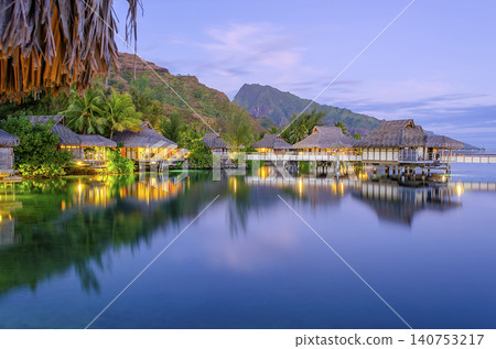 Overwater bungalows, French Polynesia 140753217