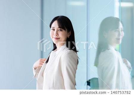 一位目光堅定的女人 一位目光堅定的女人 140753782