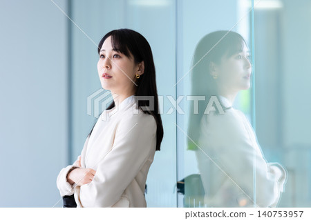 一位目光堅定的女人 一位目光堅定的女人 140753957