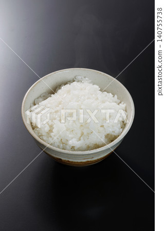 新鮮煮熟的米飯 新鮮煮熟的米飯 140755738