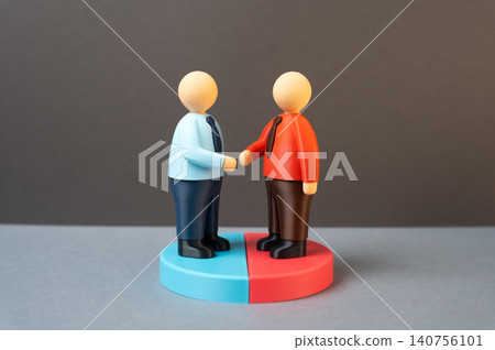 Partners agree on a fair division of responsibilities and profits. Business partnership. Cooperation. 140756101