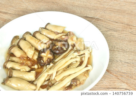 stir fried mixed mushroom topping black mushroom in garlic and pepper gravy soy sauce on plate 140756739