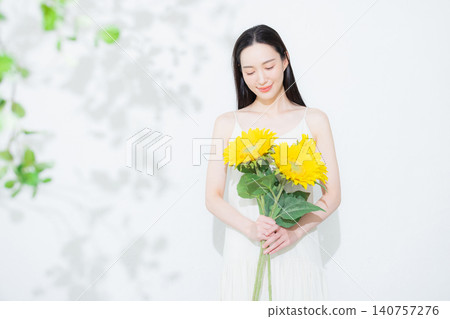 Woman with a bouquet of sunflowers Woman with a bouquet of sunflowers 140757276
