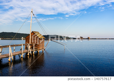 清晨,多哥湖的寧靜景色 清晨,多哥湖的寧靜景色 140757617