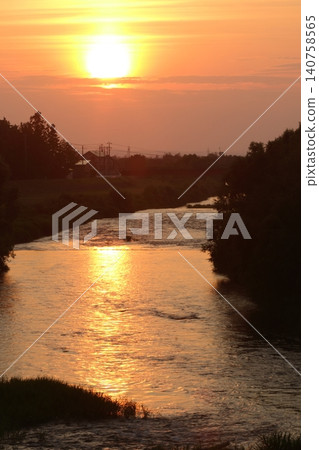 Sunset reflected on the river 140758565