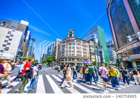 Tokyo cityscape, June. Inbound tourism continues... Ginza is bustling with foreign tourists... Japanese people wearing masks... = June 17th Tokyo cityscape, June. Inbound tourism continues... Ginza is bustling with foreign tourists... Japanese people wearing masks... = June 17th 140758985