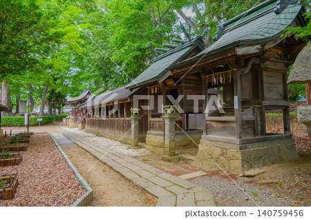 [Takemizuwake Shrine] Subsidiary shrines, twelve shrines, and fresh greenery [Chikuma City] 140759456