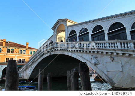 Italy, Venice Old Town, Rialto Bridge in the early morning Italy, Venice Old Town, Rialto Bridge in the early morning 140759734