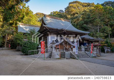 A view of the worship hall at Rokuden Shrine (Kumamoto Prefecture) A view of the worship hall at Rokuden Shrine (Kumamoto Prefecture) 140759813