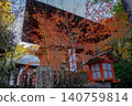 The gate tower and autumn leaves of Rokuden Shrine (Kumamoto City) 140759814