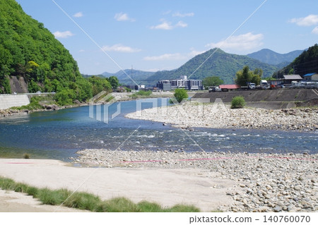 The scenery of the Ota River in Asakita Ward, surrounded by fresh greenery. The scenery of the Ota River in Asakita Ward, surrounded by fresh greenery. 140760070