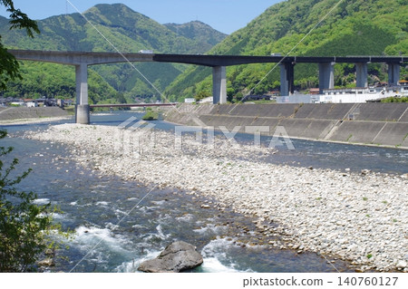The scenery of the Ota River in Asakita Ward, surrounded by fresh greenery. The scenery of the Ota River in Asakita Ward, surrounded by fresh greenery. 140760127