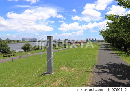 Summer on the Arakawa River embankment: High water flow observation stake (Kita Ward, Tokyo) Summer on the Arakawa River embankment: High water flow observation stake (Kita Ward, Tokyo) 140760142