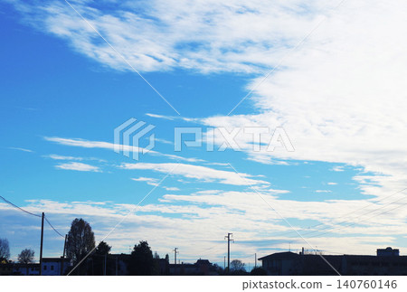 雲霧繚繞的景色;雲的形狀;廣闊的天空;風景 雲霧繚繞的景色;雲的形狀;廣闊的天空;風景 140760146