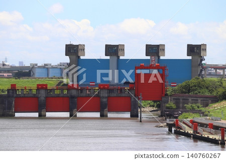 The Arakawa River and Iwabuchi Floodgate in summer (Kawaguchi City, Saitama Prefecture / Kita Ward, Tokyo) The Arakawa River and Iwabuchi Floodgate in summer (Kawaguchi City, Saitama Prefecture / Kita Ward, Tokyo) 140760267