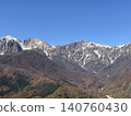 白馬的秋景和白雪皚皚的山脈 140760430