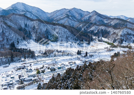 冬季，山形縣山形市的立石寺（山寺）被白雪覆蓋：從五大堂眺望 140760580