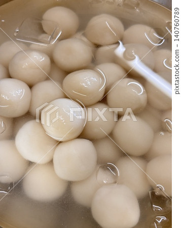 Shiny mochi dumplings Shiny mochi dumplings 140760789