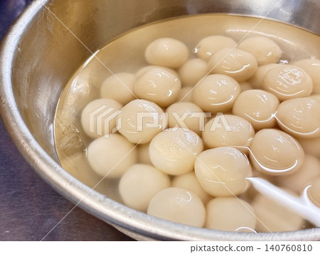 Shiny mochi dumplings Shiny mochi dumplings 140760810
