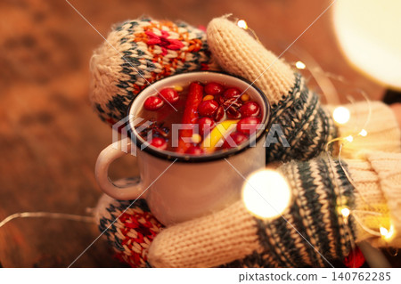 Woman with mulled wine at wooden table, closeup 140762285