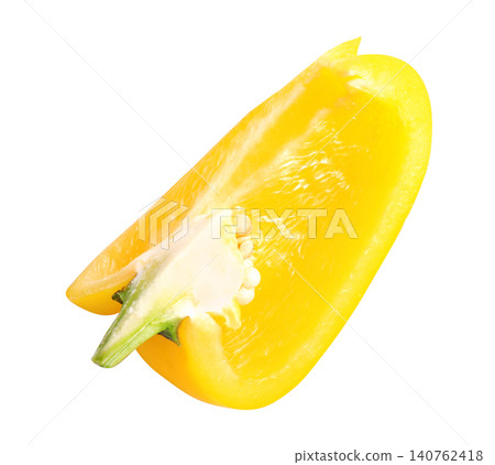 Slice of yellow bell pepper isolated on white 140762418