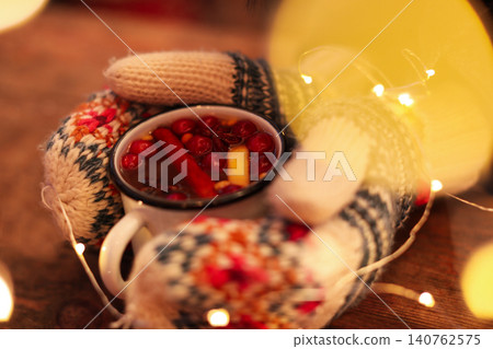 Woman with mulled wine at wooden table, closeup 140762575
