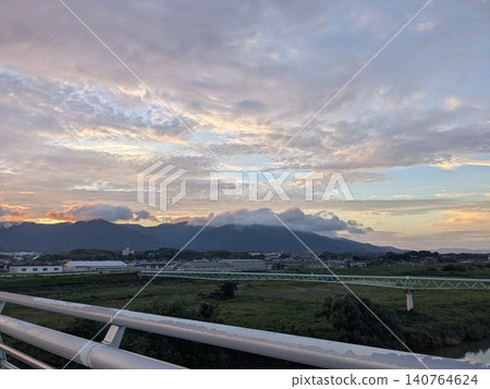 Sunrise over the mountains Sunrise over the mountains 140764624