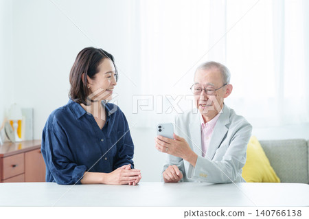 An elderly man learning about smartphones 140766138