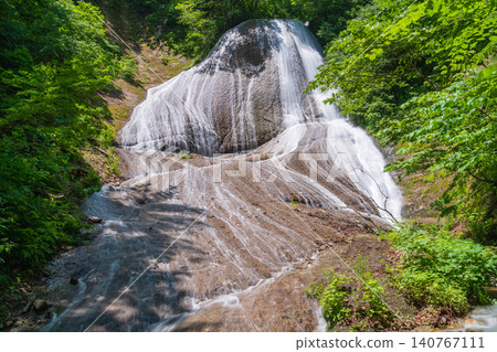 Miroku Falls, surrounded by fresh greenery, in Tago Town, Aomori Prefecture Miroku Falls, surrounded by fresh greenery, in Tago Town, Aomori Prefecture 140767111