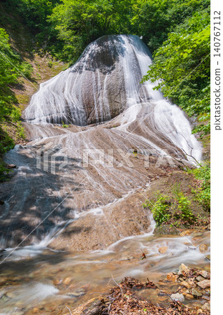 Miroku Falls, surrounded by fresh greenery, in Tago Town, Aomori Prefecture Miroku Falls, surrounded by fresh greenery, in Tago Town, Aomori Prefecture 140767112