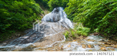 Miroku Falls, surrounded by fresh greenery, in Tago Town, Aomori Prefecture Miroku Falls, surrounded by fresh greenery, in Tago Town, Aomori Prefecture 140767121