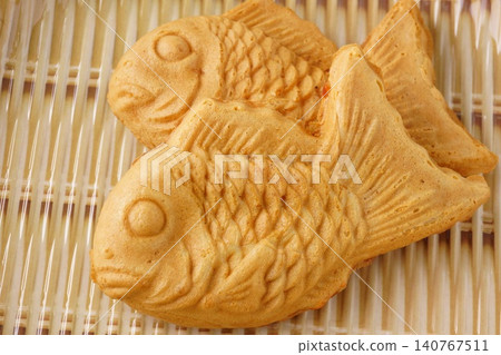 Delicious Taiyaki (Japanese fish-shaped cake) - Japanese sweets 140767511