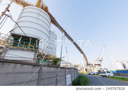 Storage tanks and conveyors at Takasago Industrial Facility (Takasago City, Hyogo Prefecture) 140767826