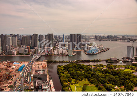 從高樓大廈眺望勝鰍和東京灣。 從高樓大廈眺望勝鰍和東京灣。 140767846