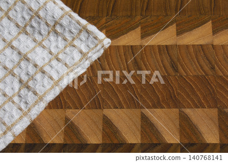It is a cutting board and a dishcloth. 140768141