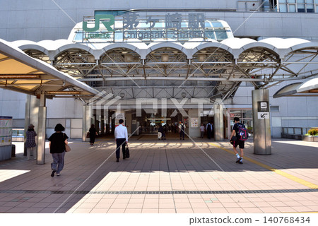 View of the entrance from the second-floor deck at the north exit of Chigasaki Station View of the entrance from the second-floor deck at the north exit of Chigasaki Station 140768434