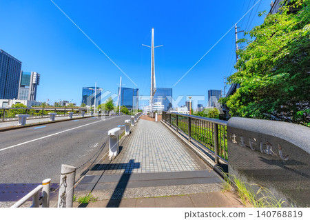 Urban landscape of Konan, Minato Ward, Tokyo: Hamaji Bridge over the Takahama Canal Urban landscape of Konan, Minato Ward, Tokyo: Hamaji Bridge over the Takahama Canal 140768819